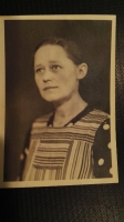 portret niezidentyfikowanej kobiety wykonany w zakładzie fotografa Franza Reinke w Stolpmuende