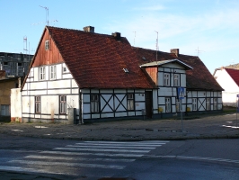Dom przy ulicy Marynarki Polskiej 76-78 w Ustce