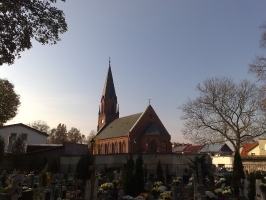 kościół Najświętszego Zbawiciela od strony cmentarza
