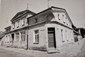 Oryginalny budynek na zdjęciu z 1984 roku